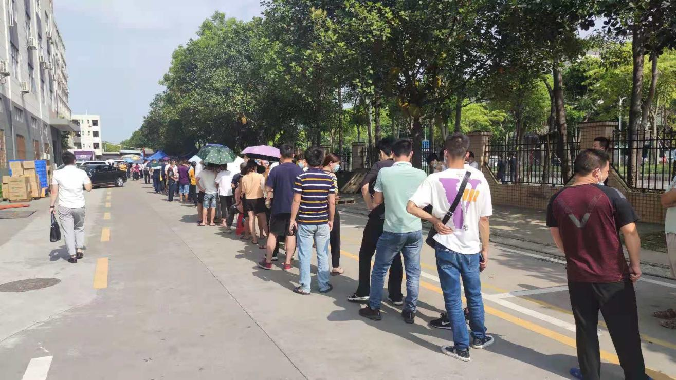 深圳沃飛全體員工在工業(yè)園做核酸檢測(cè)